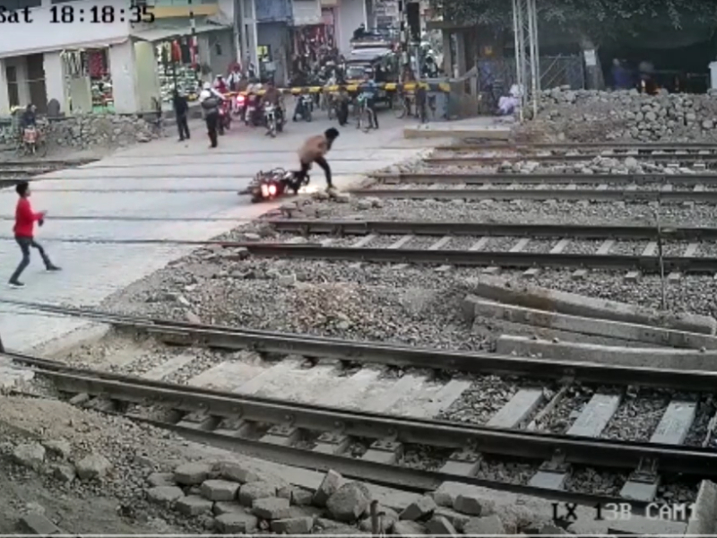 Lucky rider leaves bike, manages to escape being crushed under moving train at level-crossing in northern India
