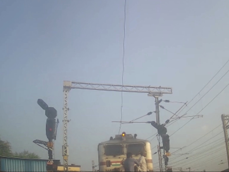 Alert railway worker pulls off amazing save, protects elderly man from incoming train in central India