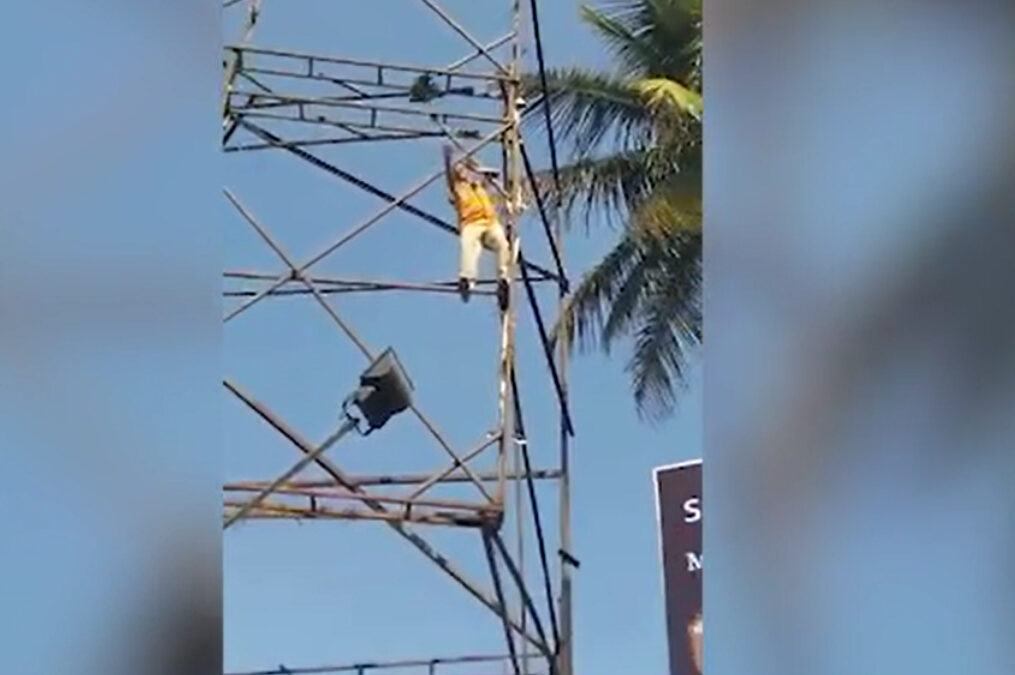 Police displays act of bravery and selflessness, rescues crow stuck on hoarding in southern India