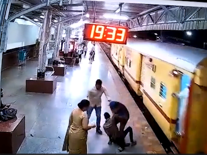Alert cops save life of man who slipped while getting down running train in southern India