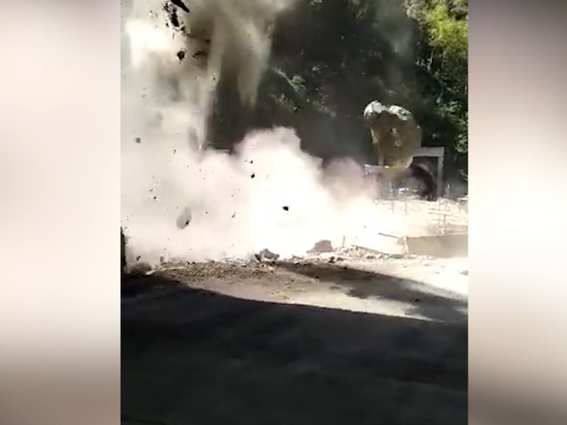 Large stones fall off mountain on highway in northern India