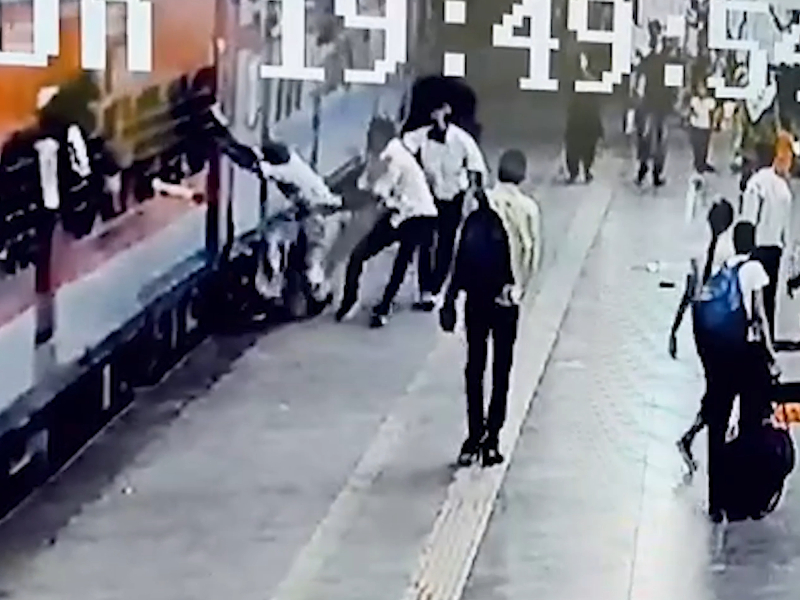 Alert cop saves life of man who lost balance while trying to board moving train in western India