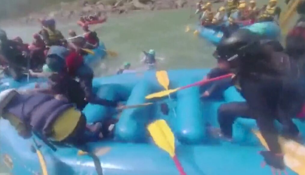 Scuffle breaks out between tourists during river rafting in northern India