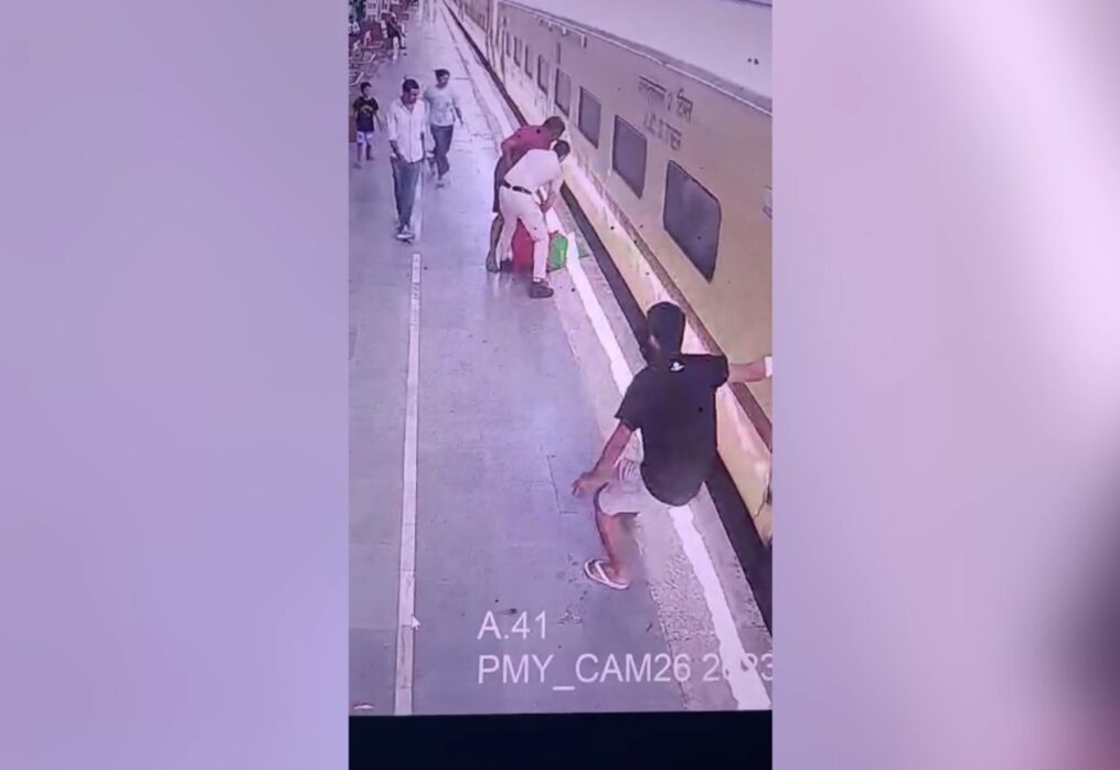 Vigilant cop rushes to aid of woman who slipped while getting down moving train in northern India