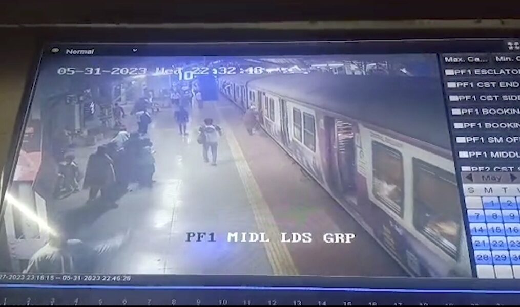 Cop comes to the rescue of elderly man who slipped while boarding moving train in western India