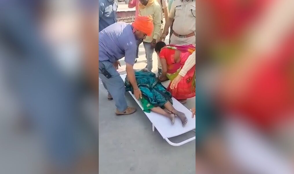 Brave cop rescues old woman who slipped and fell while boarding moving train in western India