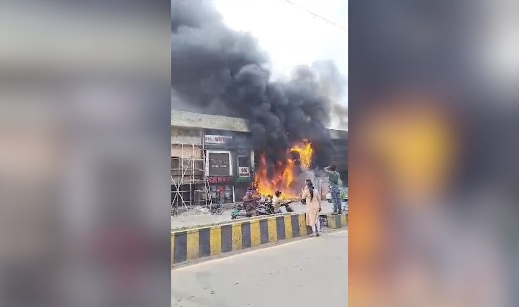 Massive fire breaks out at commercial complex in central India