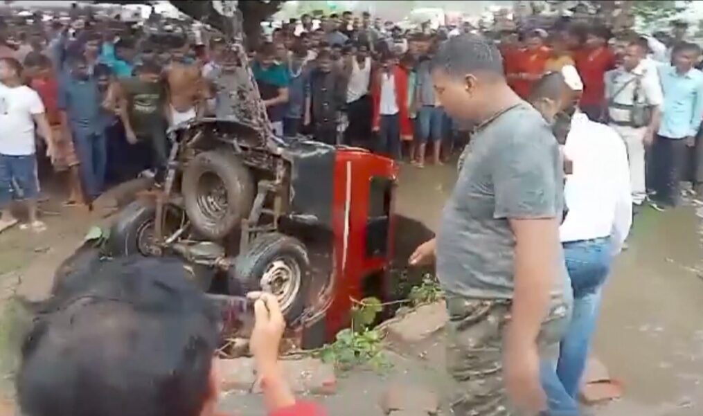 Chilling visual car falls into well in eastern India, three rescued
