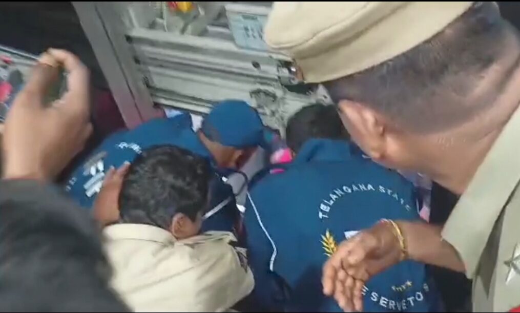 Fire Department rescues 12 people stuck in lift in southern India