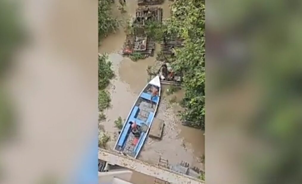 People display reluctance over evacuation from property at low-lying area of floodplains in northern India