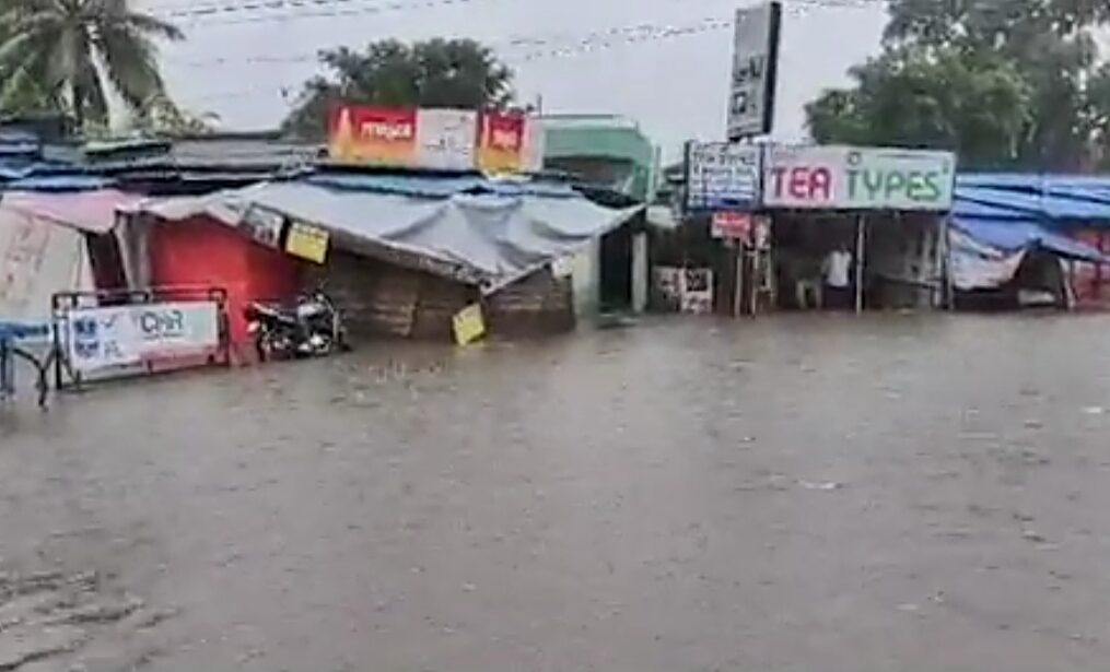 Residents of flood-stricken areas fume over delay in receiving relief in southern India