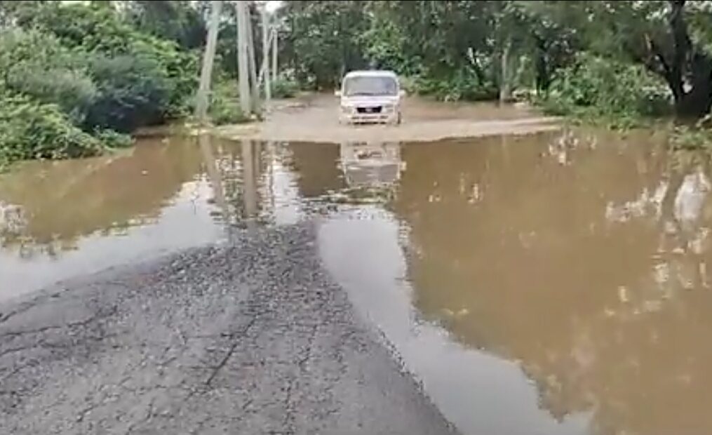 Rise in water level of Godavari river leads to traffic stoppages in several areas of southern India