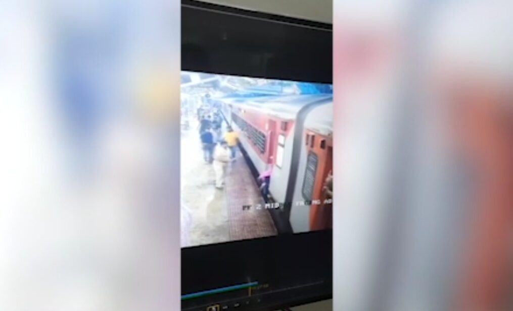 Vigilant cop saves life of woman who slipped while boarding moving train in eastern India