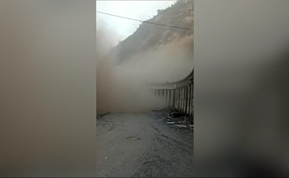 Landslide blocks national highway in northern India