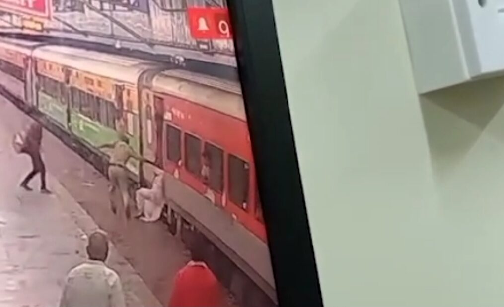 Alert RPF constable saves passenger in perilous train situation in northern India