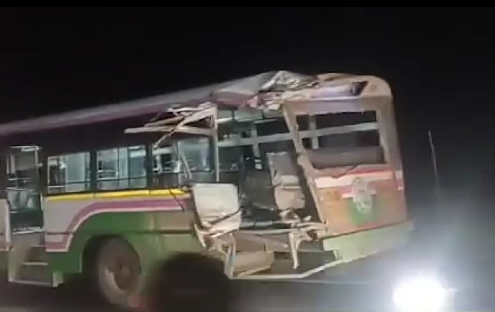 Speeding lorry hits bus in southern India, three injured