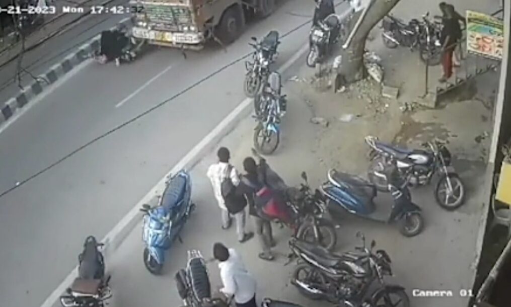 Lorry hits motorcycle as family of three meets tragic fate in southern India