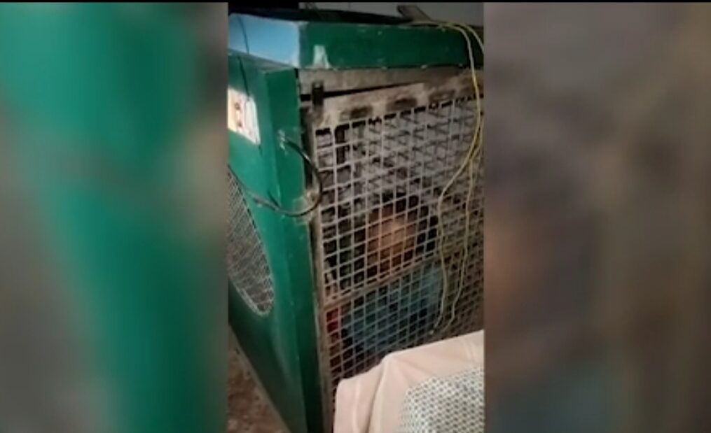 Thief hides inside machine in attempt to evade police in central India