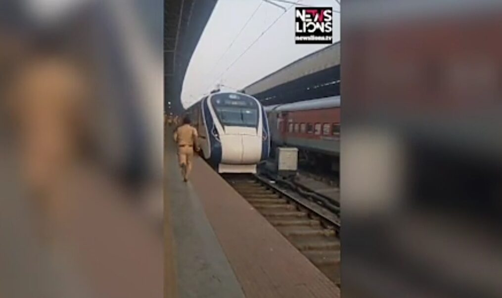 Cop to the rescue! Alert policeman rushed to save man who slipped while boarding train in eastern India