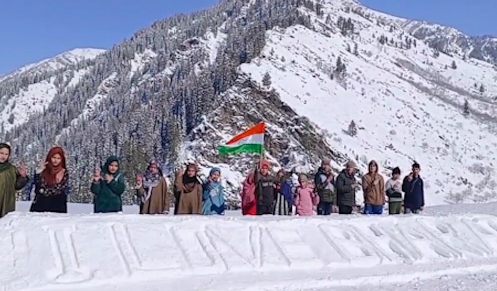Snow art competition, games organised by army in northern India