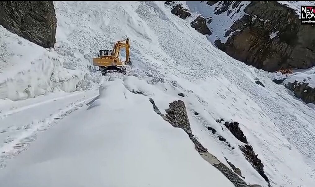 Recurring avalanches blocks several parts of major pass in northern India
