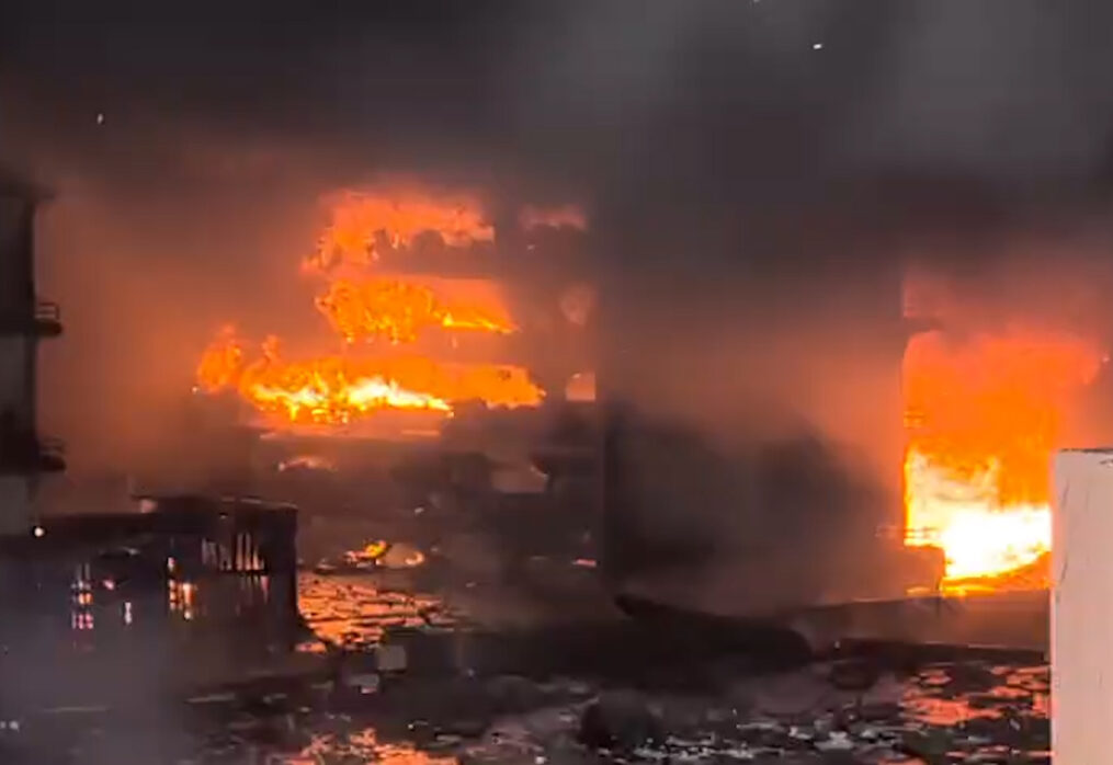 Massive fire breaks out at supermarket in southern India