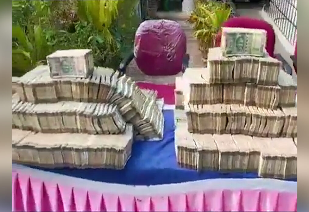 Police seize significant cache of cash and jewelry ahead of elections in southern India