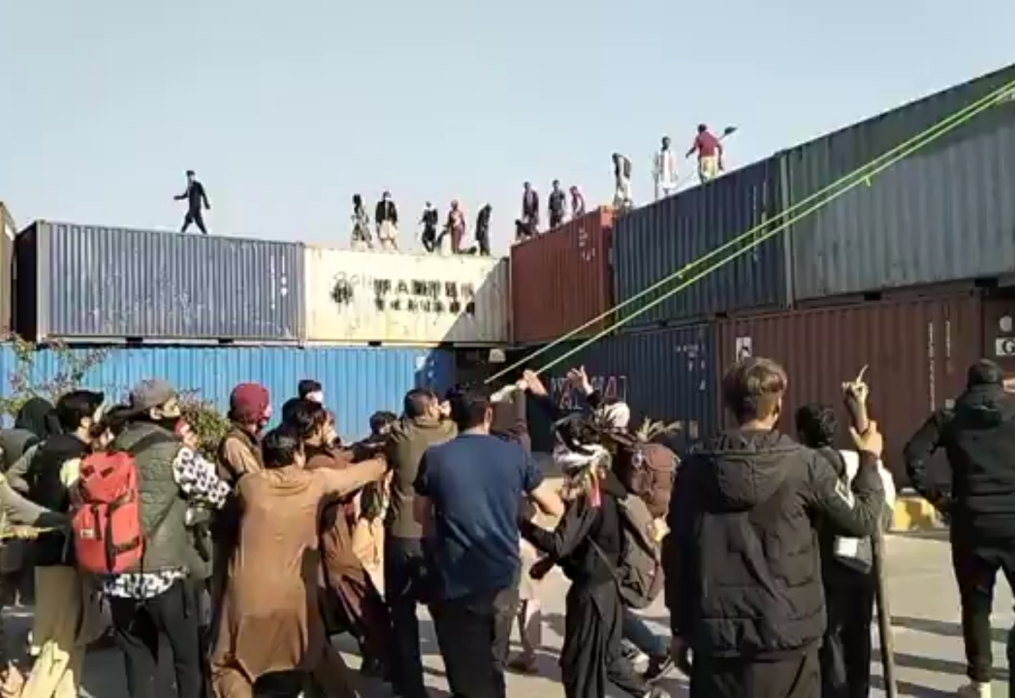 Imran Khan supporters storm Pakistan: containers toppled, clashes erupt, army issues ‘shoot on sight’ order