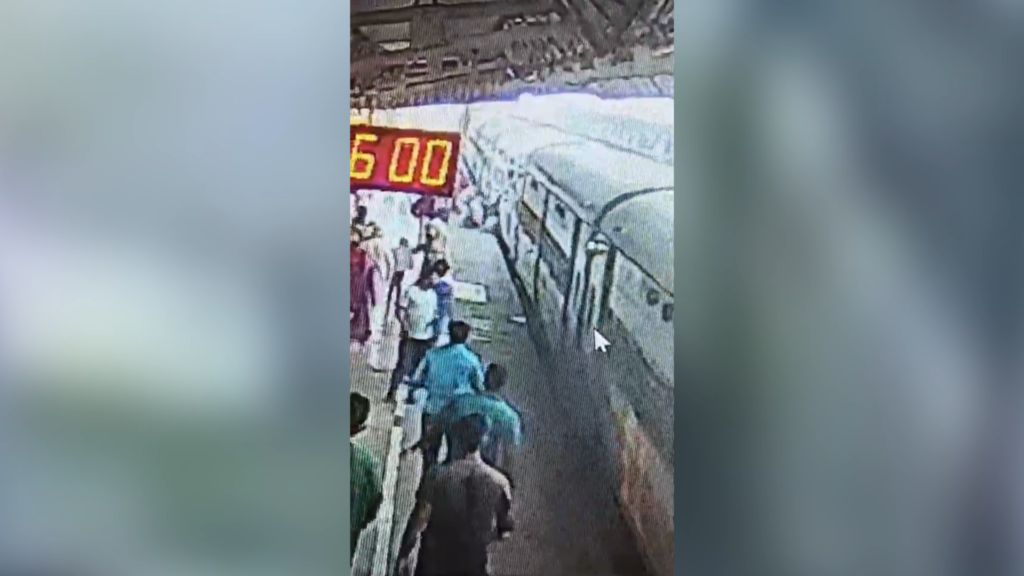 Swift action of official prevents tragedy as passenger slips while boarding train