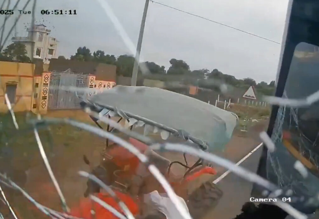 Highway chaos unfolds as tractor attempts unsafe U-turn in front of fast-moving bus, leading to collision